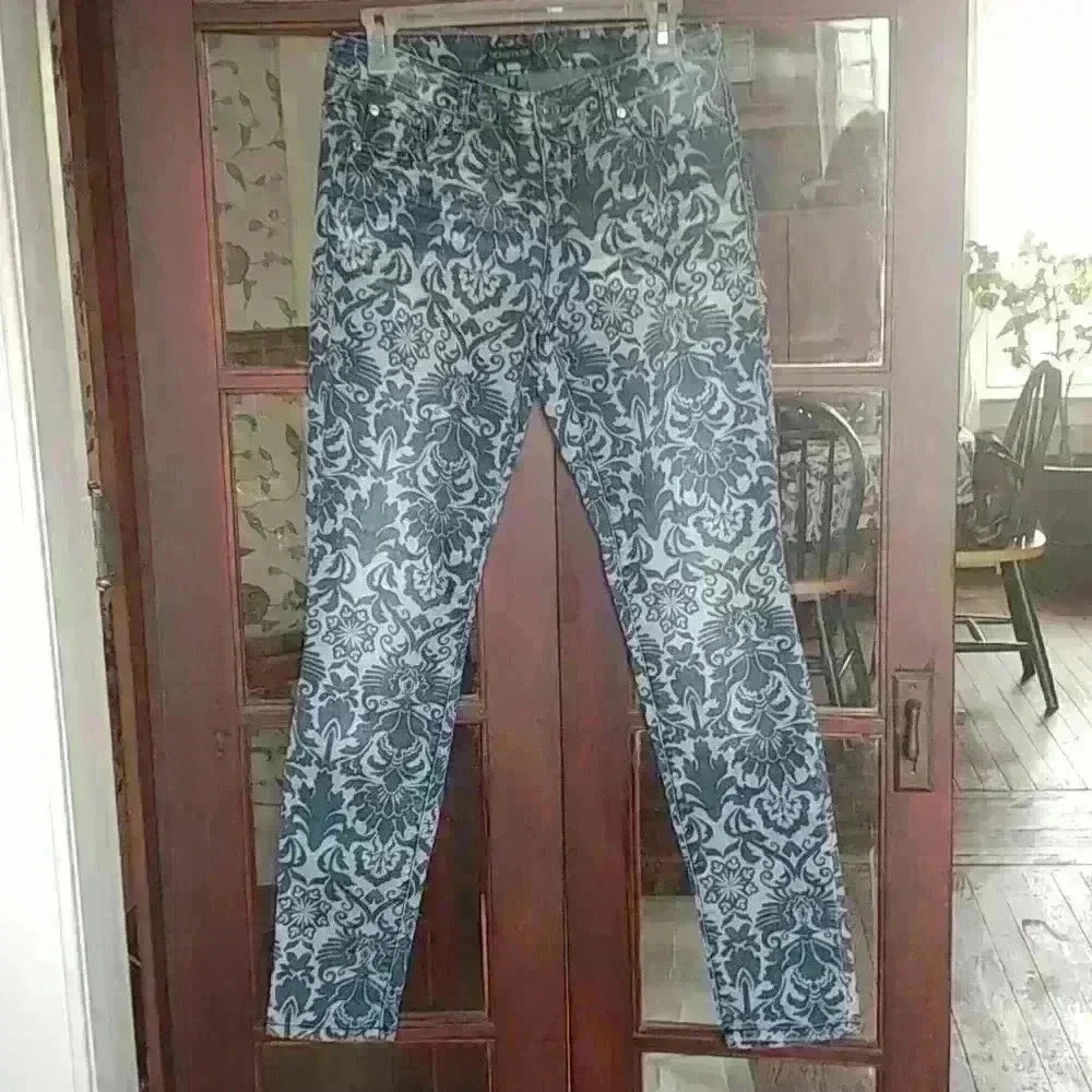 Sacred Virtue Jeggings